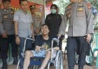Kapolres Metro Bekasi Gelar Bakti Kesehatan, Serahkan Kursi Roda untuk Warga Penyandang Disabilitas di Serangbaru