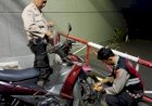 Lindungi Sepeda Motor Warga, Polsek Grogol Petamburan Gembok Belasan Motor Di Sejumlah Wilayah