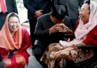 Usai Hadiri Sidang Tahunan MPR, Prabowo Sapa dan Cium Tangan Istri Gus Dur