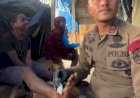 Peduli Kesehatan, Personel Ops Damai Cartenz 2025 Beri Pengobatan Anak Terluka di Intan Jaya