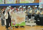 Mengenakan Jaket Krem dan Topi Putih, Wali Kota dan Dandim 0508/Depok Saksikan Parade Kontingen Lomba Kreativas Siswa