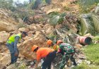Polresta Banyumas Bantu Evakuasi Rumah Warga Darmakradenan Terdampak Tanah Longsor