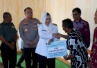 Kapolres Pekalongan Dampingi Bupati Serahkan Combi dan Cultivator untuk Petani
