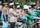 Polda Metro Jaya Hadir untuk Ojol dan PHL Lewat Program Jum’at Peduli