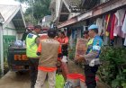 Polsek Pejawaran Membantu Distribusi Bantuan Korban Bencana Alam di Desa Giritirta