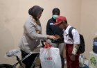 Peduli Sesama, Kapolres Metro Bekasi Serahkan Bantuan Kursi Roda, Sepeda, perlengkapan sekolah dan Sembako di Sriamur