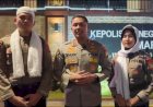 Aksi Penyampaian Pendapat di Mabes Polri: Mahasiswi Berjaket Kuning Ambil dan Coret Kain Penutup Kepala Polwan