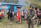 Satgas Ops Damai Cartenz Hadir di Tengah Tradisi Bakar Batu di Sugapa, Bangun Kebersamaan dengan Warga