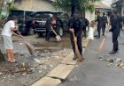 Brimob Metro Jaya Gelar Gerakan ASRI, Masjid dan Lingkungan Warga Ciputat Jadi Lebih Bersih