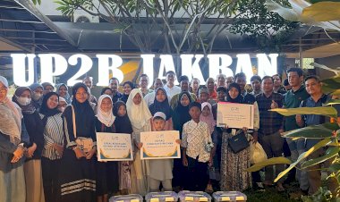 YBM UP2B DKI Jakarta Bagikan Sembako untuk Kaum Dhuafa Sekitar Kantor