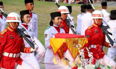 Walikota Gunungsitoli Jadi Inspektur Upacara, Majes Kelley Gulo Pembawa Baki Sang Saka Merah Putih