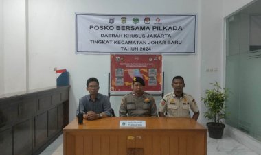 Pengamanan Gudang Logistik Pilkada Malam Hari, Kanit Intelkam Bersama Anggota Samapta, Satpol. PP, Panwascam Dan FKDM