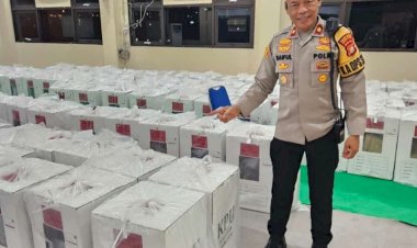 Kapolsek Johar Baru Tinjau Kotak Logistik Hasil Penghitungan Suara Pilkada