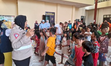 Ditlantas Polda Metro Jaya bersama Polres Metro Jakarta Pusat Gelar Trauma Healing untuk Korban Kebakaran di Kebon Kosong