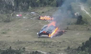 Akibat Perselingkuhan, Komplotan KKB Serang Warga dan Bakar Bangunan