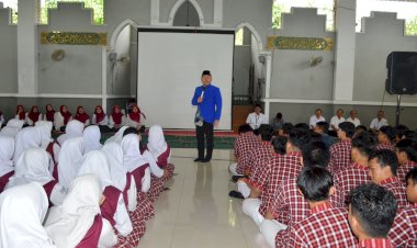 SMA Negeri 1 Samarinda Gelar Motivasi Bagi Siswa Kelas XII