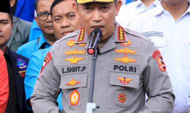 Kapolri dan Panglima TNI Bagikan 161.411 Paket Bansos Jelang Ramadan