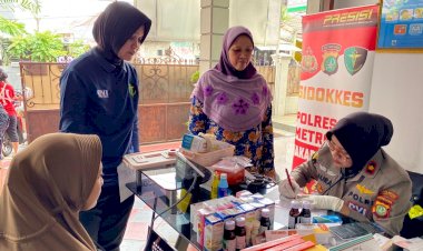 Polres Metro Jakarta Timur Gelar Posko Kesehatan untuk Korban Banjir di Cawang