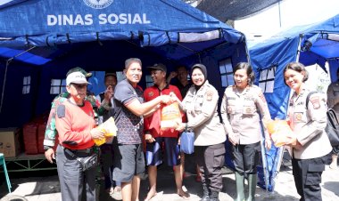 Aksi Peduli! Polwan Polres Jakbar Salurkan Bantuan, Pemeriksaan Kesehatan hingga Trauma Healing untuk Korban Banjir