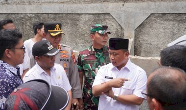 Dandim 0508/Depok, Kapolres Metro Depok Dampingi Wali Kota Tinjau Lokasi Banjir di Kelurahan Kalimulya