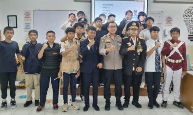 Kapolsek Ciputat Timur Jadi Narasumber di SMP Pembangunan Jaya, Motivasi Siswa Jadi Generasi Emas 2045