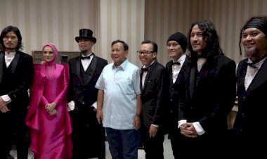 Prabowo Malam Mingguan Nonton Konser Orkestra Dewa 19 bareng Al Ghazali