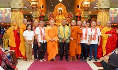 Peringati Hari Raya Waisak 2567, Pangdam Jaya Kunjungi Wihara Ekayana Arama