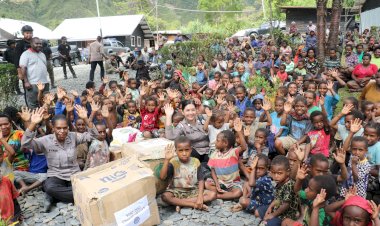Operasi Damai Cartenz-2025 Gelar Bakti Sosial Humanis di Tengah Pengungsian Warga Puncak Jaya