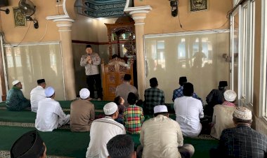 Safari Jum'at Kamtibmas Polres Metro Bekasi di Masjid Jami' Darus Sa'adah Desa Kedungwaringin