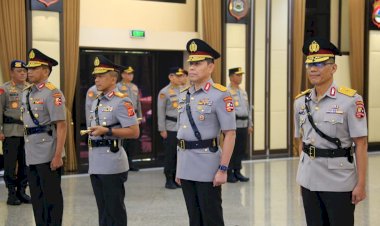 Kapolri Pimpin Upacara Serah Terima Jabatan Kapolda Jabar dan Kapusjarah Polri