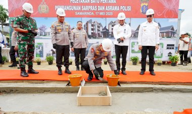 Hadiri Ground Breaking Asrama Polresta Samarinda, Kapolri Bagikan Sumur Bor-Sembako ke Warga