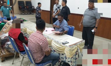 Satgas Ops Damai Cartenz serahkan tersangka Yuni Enumbi dan Barang Bukti Ratusan Amunisi ke Kejari Jayapura