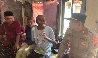 Kapolsek Wiradesa Berikan Bantuan kepada Warga Kurang Mampu