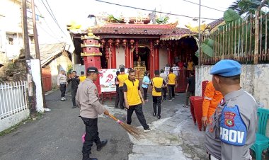 Peringati HUT Bhayangkara ke-79, Polsek Metro Gambir Gelar Bakti Religi di Vihara Lo Cia Bio
