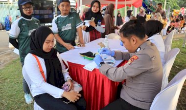 Polres Metro Bekasi Kota Gelar Pelayanan Publik Dalam Rangka HUT Bhayangkara Ke 79 Saat Car Free Day disambut Antusias Warga