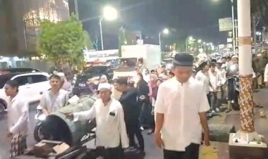 Pawai Obor Semarakkan Tahun Baru Islam 1 Muharram 1447 H di Kebon Jeruk