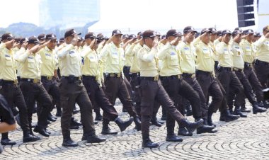 Satpam dan Potmas Ikut Ambil Bagian dalam Devile Hari Bhayangkara ke-79 di Monas