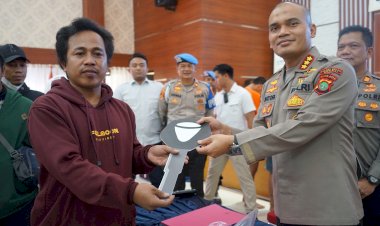 Sambut Hari Bhayangkara ke-79, Polres Metro Bekasi Serahkan 10 Sepeda Motor Hasil Kejahatan kepada Pemiliknya