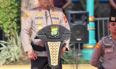 Kapolda Metro Jaya Pimpin Upacara Kenaikan Pangkat 886 Personel, 12 Diantaranya Terima Kenaikan Pangkat Pengabdian