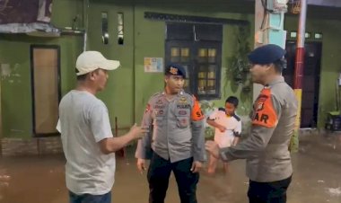 Patroli Tim SAR Satuan Brimob Polda Metro Jaya pastikan keselamatan warga Jakarta