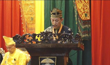 Kapolri Terima Anugerah Adat Ingatan Budi dari Lembaga Adat Melayu Riau