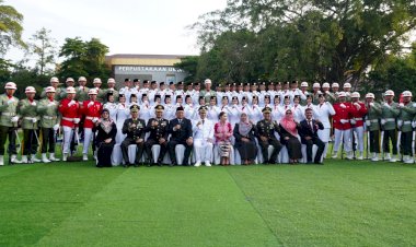 Wawalkot Depok Inspektur Upacara Penurunan Bendera di Balai