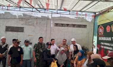 TNI dan Polri Berbagi 150 Paket Sembako untuk Korban Kebakaran di Semper Timur