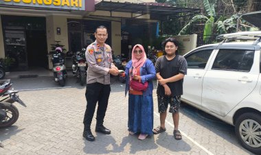 Kapolsek Bojongsari Serahkan Kembali Mobil Korban Penipuan dan Penggelapan