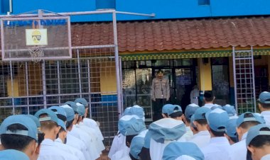 Tanamkan Nilai Kebangsaan, Kapolsek Pancoran Pimpin Upacara Hari Kesaktian Pancasila di SMA 55