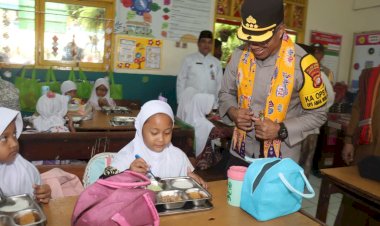 Kapolres Jaksel Tinjau SPPG Polri Pejaten, Pastikan Produksi Sesuai SOP Gizi Nasional
