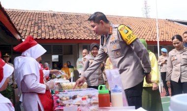 Kapolres Metro Jaktim Tinjau Program Makan Bergizi Gratis di SDS Kemala Bhayangkari 5