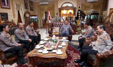 Jajaran Divhumas Polri Laksanakan Anjangsana ke Jend. Pol (Purn) Da'i Bachtiar
