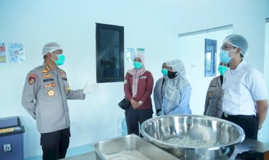 Kapolres Metro Bekasi Cek Kesiapan Operasional Dapur SPPG Cibatu, Pastikan Standar Kesehatan dan Keamanan Pangan