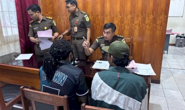 Satgas Ops Damai Cartenz Laksanakan Tahap II (Penyerahan Tersangka & Barang Bukti) Yatien Enumbi di Kejaksaan Nabire